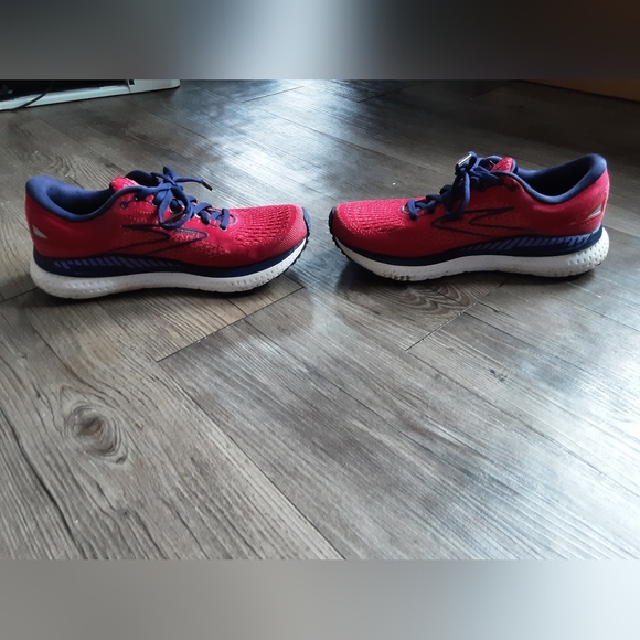 Women's Brooks size 7 glycerin 19 GTS running sneakers - Picture 4 of 5